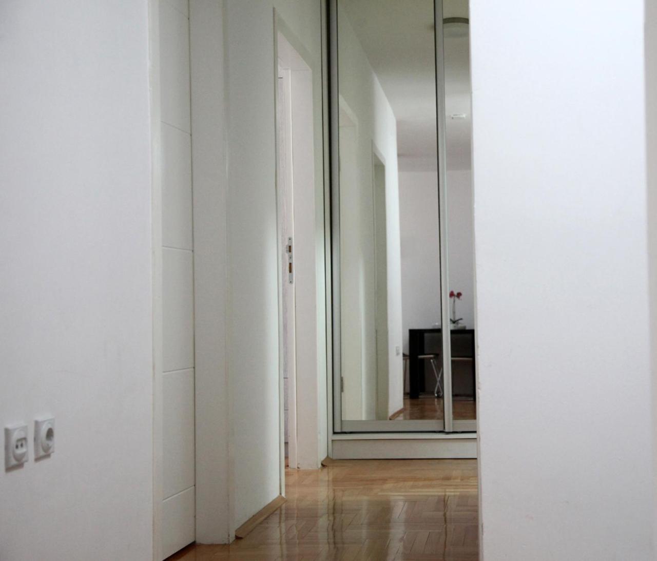 65 Square Meters Designer Apartment In Heart Of City - River View ! Park For Free Nis Ngoại thất bức ảnh