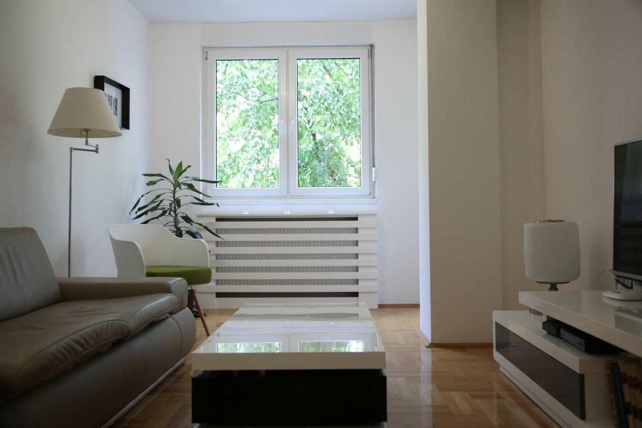 65 Square Meters Designer Apartment In Heart Of City - River View ! Park For Free Nis Ngoại thất bức ảnh