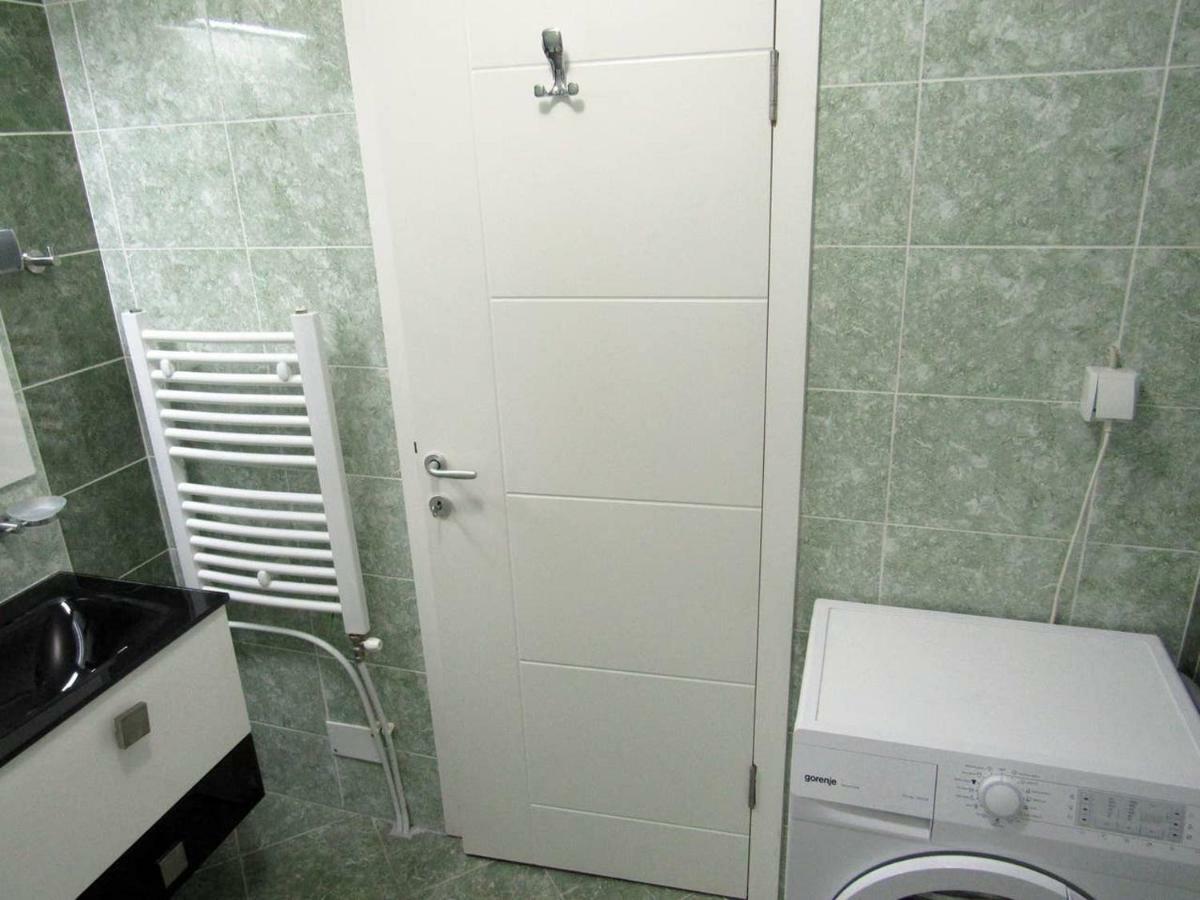 65 Square Meters Designer Apartment In Heart Of City - River View ! Park For Free Nis Ngoại thất bức ảnh
