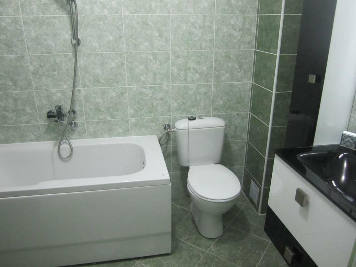 65 Square Meters Designer Apartment In Heart Of City - River View ! Park For Free Nis Ngoại thất bức ảnh