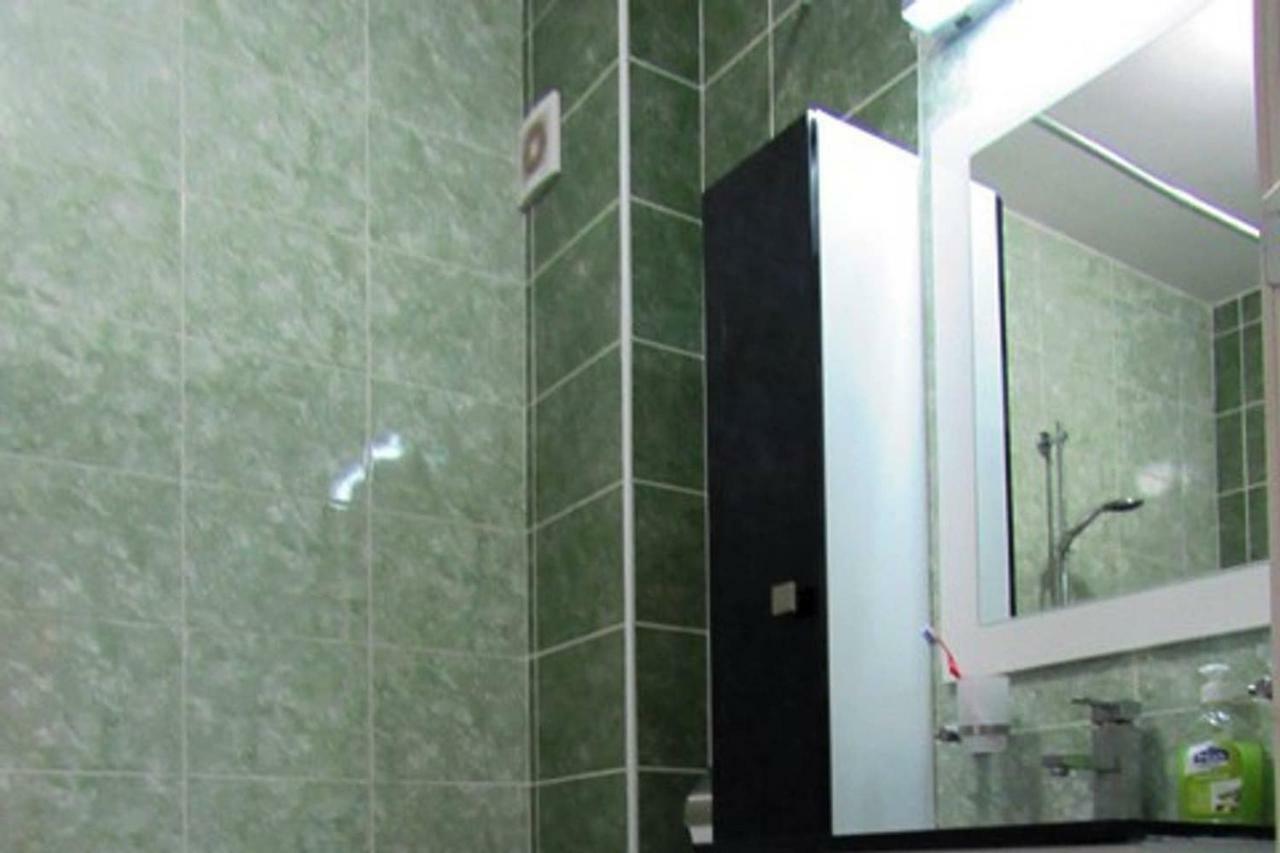 65 Square Meters Designer Apartment In Heart Of City - River View ! Park For Free Nis Ngoại thất bức ảnh