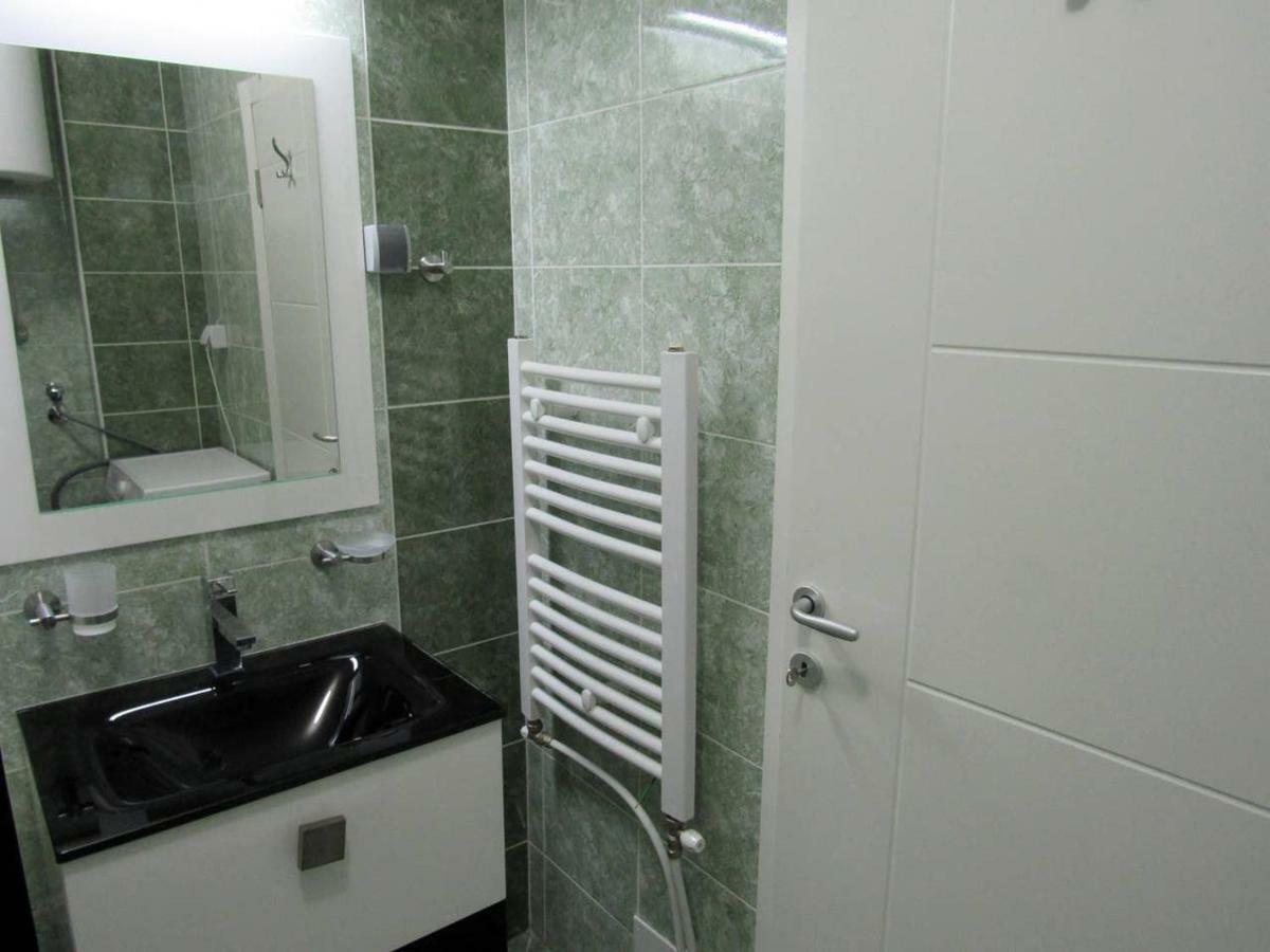 65 Square Meters Designer Apartment In Heart Of City - River View ! Park For Free Nis Ngoại thất bức ảnh