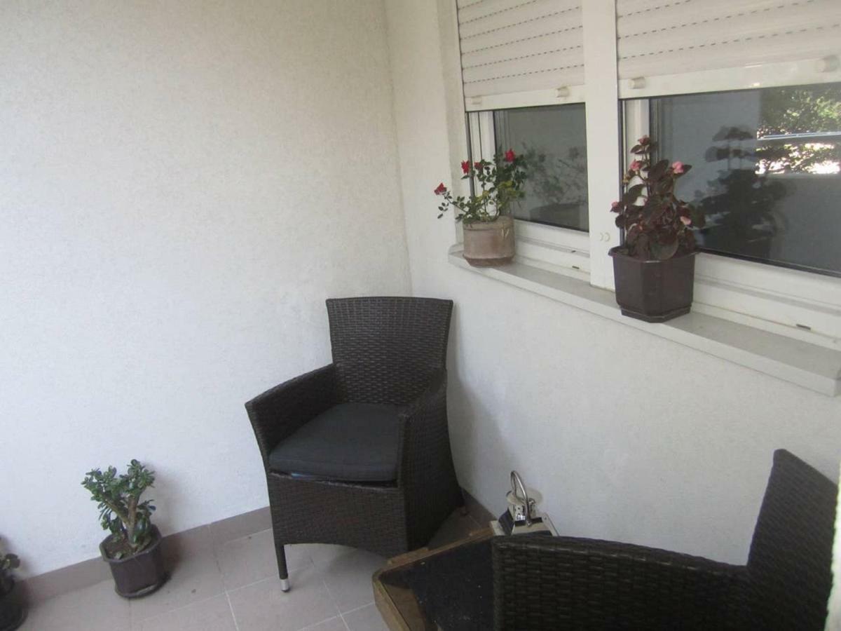 65 Square Meters Designer Apartment In Heart Of City - River View ! Park For Free Nis Ngoại thất bức ảnh