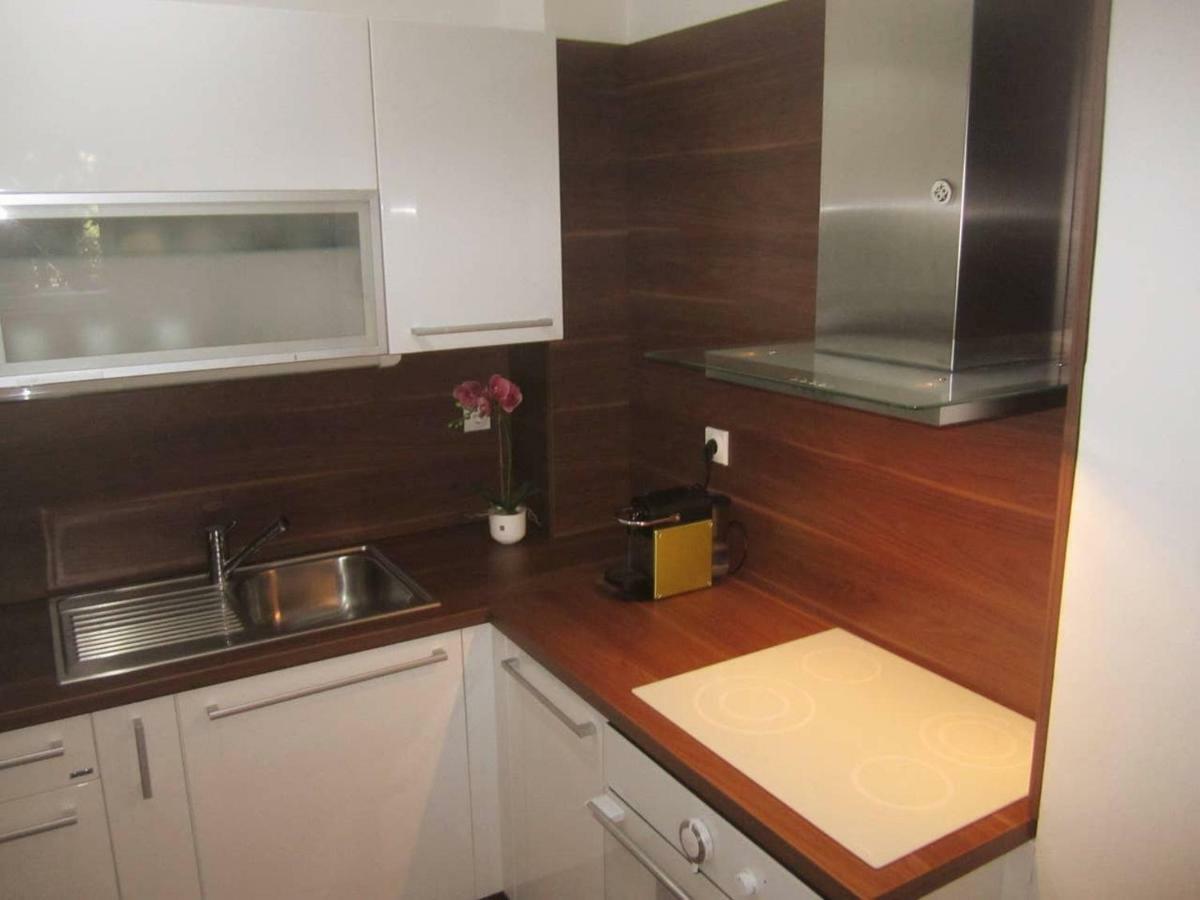 65 Square Meters Designer Apartment In Heart Of City - River View ! Park For Free Nis Ngoại thất bức ảnh