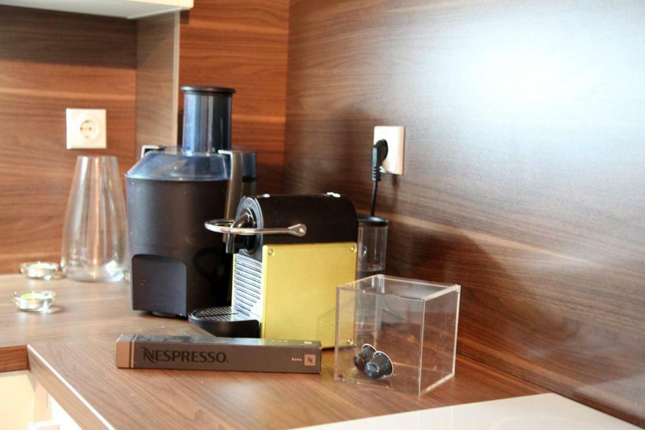 65 Square Meters Designer Apartment In Heart Of City - River View ! Park For Free Nis Ngoại thất bức ảnh