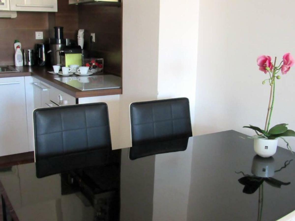 65 Square Meters Designer Apartment In Heart Of City - River View ! Park For Free Nis Ngoại thất bức ảnh