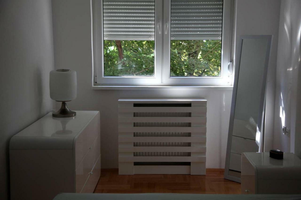 65 Square Meters Designer Apartment In Heart Of City - River View ! Park For Free Nis Ngoại thất bức ảnh