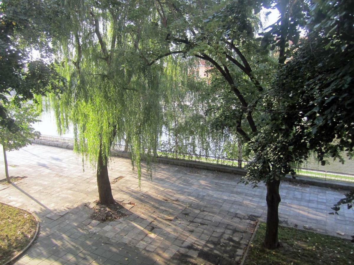 65 Square Meters Designer Apartment In Heart Of City - River View ! Park For Free Nis Ngoại thất bức ảnh