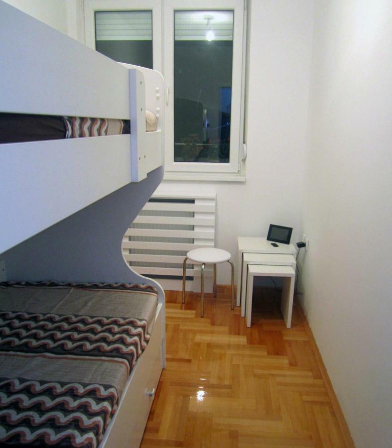 65 Square Meters Designer Apartment In Heart Of City - River View ! Park For Free Nis Ngoại thất bức ảnh